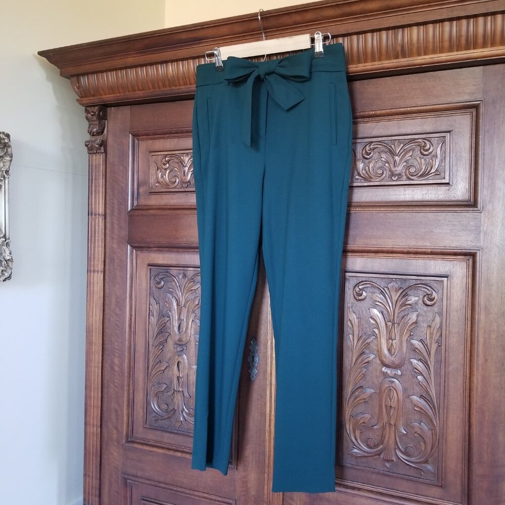 LIKE NEW Tie Waist Ankle Pants